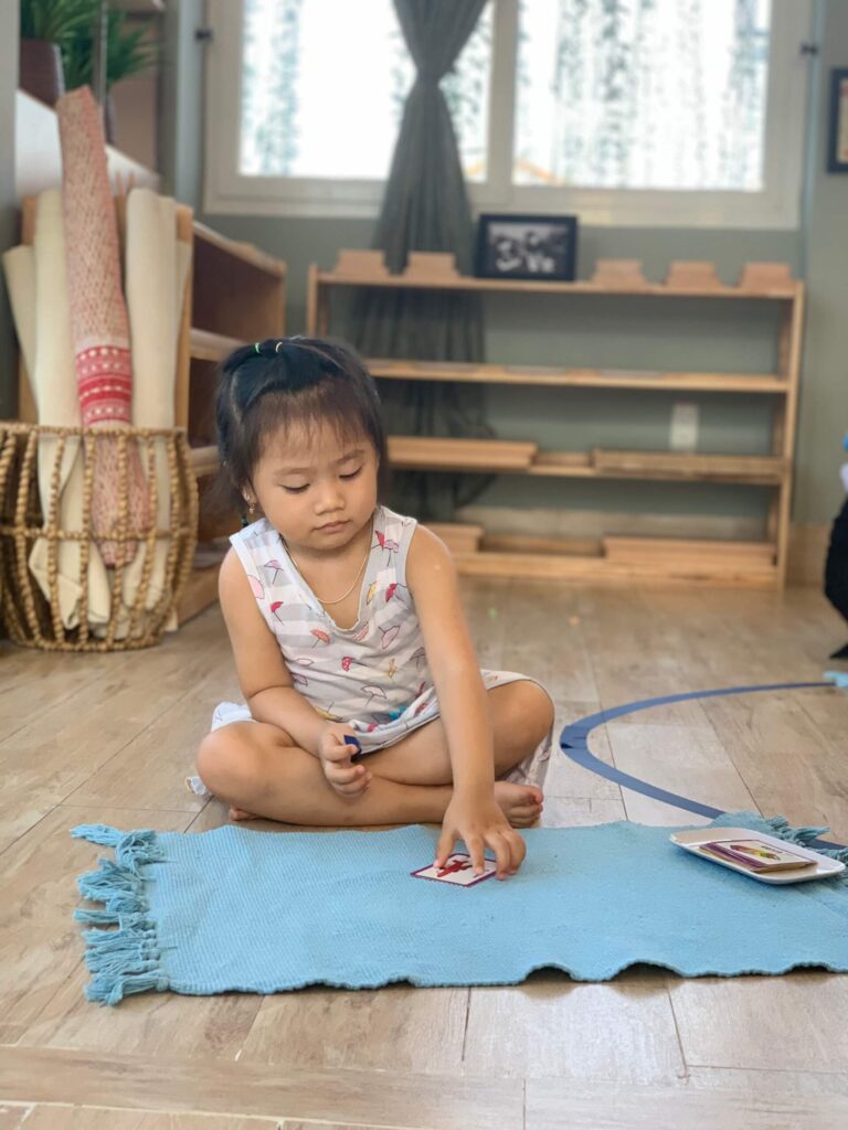 Những lưu ý khi phụ huynh dạy trẻ học toán với Montessori