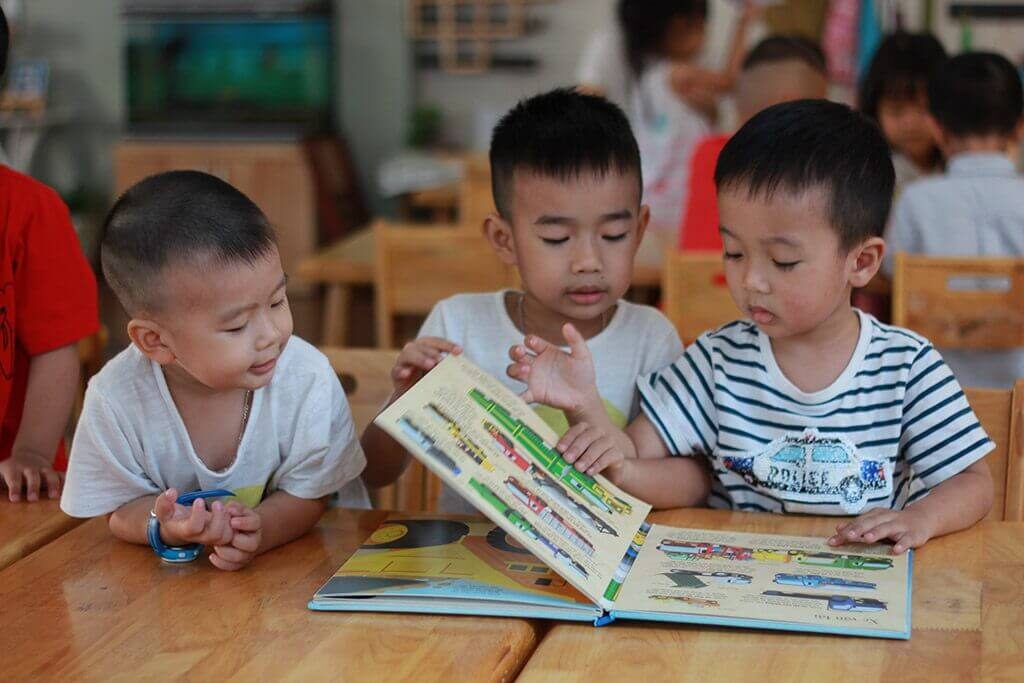 Trẻ học tiếng anh sớm sẽ rèn được tự tin, tăng khả năng giao tiếp Trẻ học tiếng anh sớm sẽ rèn được tự tin, tăng khả năng giao tiếp