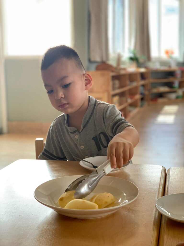 Mỗi đứa bé đều là một thiên tài bẩm sinh nhưng càng lớn thì sức mạnh này đã bị giảm Mỗi đứa bé đều là một thiên tài bẩm sinh nhưng càng lớn thì sức mạnh này đã bị giảm