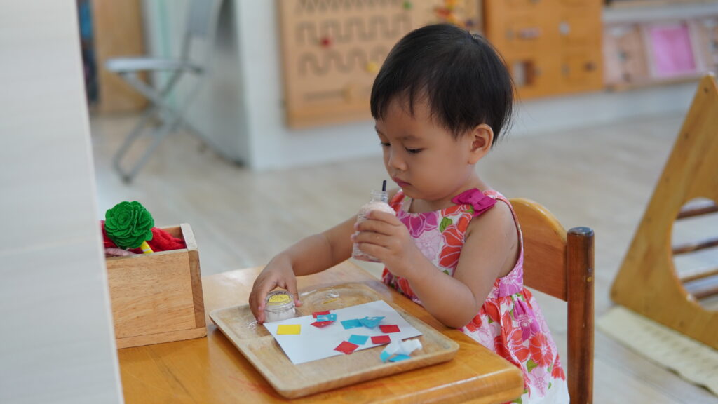 Kích thích tò mò ở trẻ qua những đồ chơi yêu thích của trẻ
