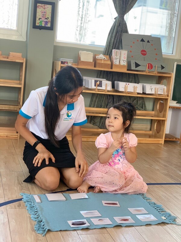 Nên đưa trẻ đi thăm trường trước khi lớp học bắt đầu