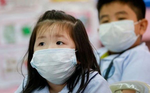 Tại sao lại dạy trẻ em đeo khẩu trang đúng cách