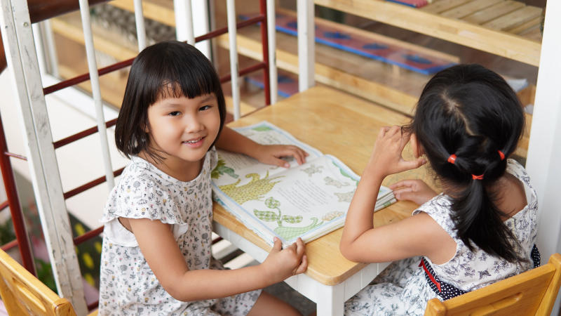Nếu như bạn còn giữ các cuốn sách đã từng đọc khi còn nhỏ, hãy tặng chúng lại cho con bạn